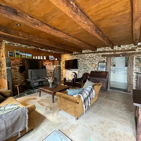 La Rouliere En Aubrac 度假居 Montpeyroux (Aveyron)